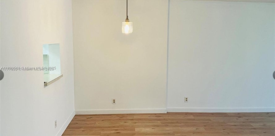 Condo in Dania Beach, Florida, 2 bedrooms № 1945559