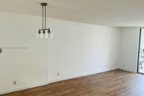 Condo in Dania Beach, Florida, 2 bedrooms  № 1945559 - photo 8