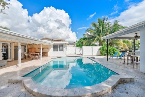 Casa en venta en Fort Lauderdale, Florida, 5 dormitorios, 171.13 m2 № 2392348 - foto 4