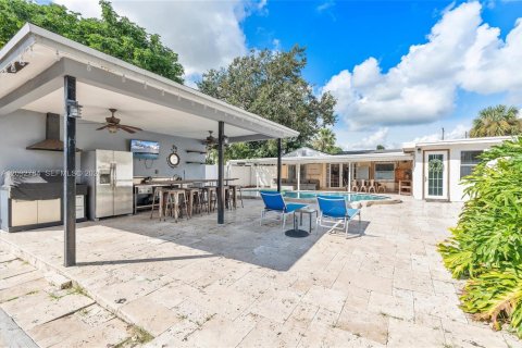 Casa en venta en Fort Lauderdale, Florida, 5 dormitorios, 171.13 m2 № 2392348 - foto 12