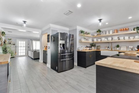 Casa en venta en Fort Lauderdale, Florida, 5 dormitorios, 171.13 m2 № 2392348 - foto 17