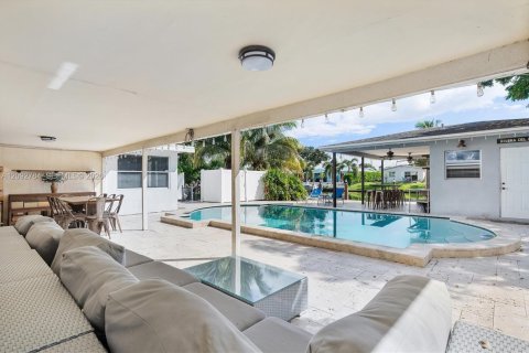 Casa en venta en Fort Lauderdale, Florida, 5 dormitorios, 171.13 m2 № 2392348 - foto 11