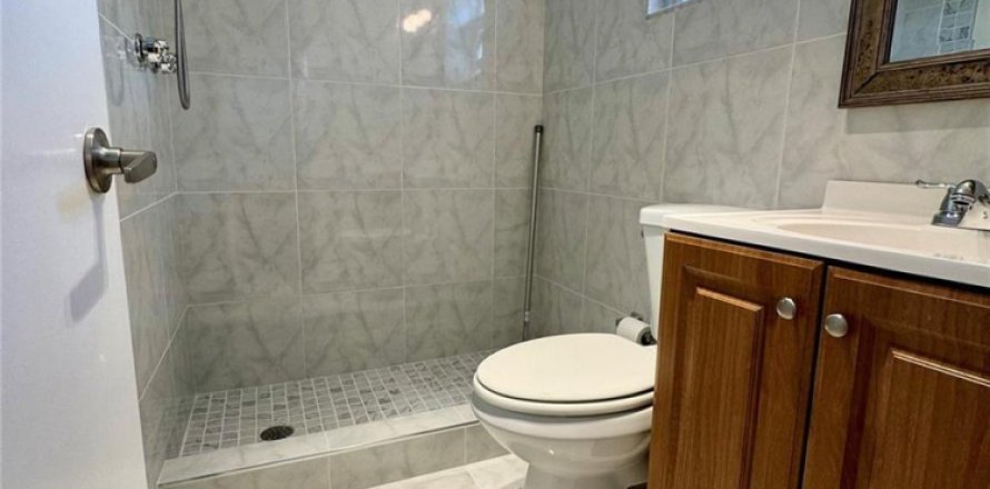 Condominio en Hollywood, Florida, 2 dormitorios  № 2172911