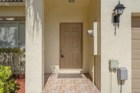 Купить таунхаус в Коконат Крик, Флорида 3 спальни, 143.35м2, № 2030165 - фото 3