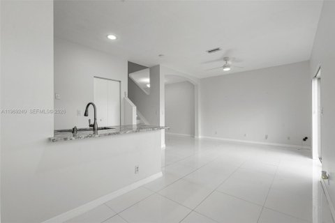 Купить таунхаус в Коконат Крик, Флорида 3 спальни, 143.35м2, № 2030165 - фото 13