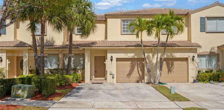 Таунхаус в Коконат Крик, Флорида 3 спальни, 143.35м2 № 2030165