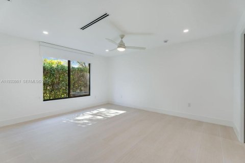 Снять в аренду виллу или дом в Майами, Флорида 3 спальни, 153.85м2, № 1992747 - фото 13