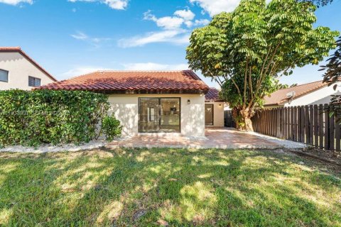 Снять в аренду виллу или дом в Майами, Флорида 3 спальни, 153.85м2, № 1992747 - фото 23