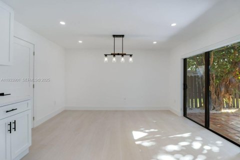 Снять в аренду виллу или дом в Майами, Флорида 3 спальни, 153.85м2, № 1992747 - фото 4