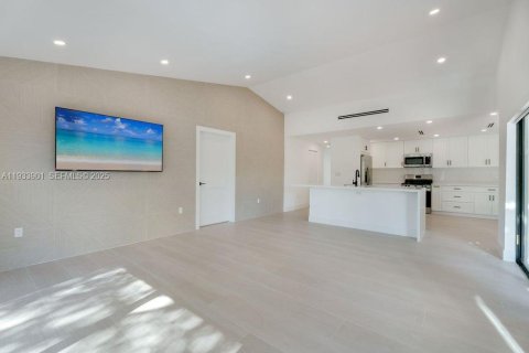 Снять в аренду виллу или дом в Майами, Флорида 3 спальни, 153.85м2, № 1992747 - фото 10