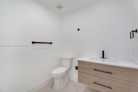 Снять в аренду виллу или дом в Майами, Флорида 3 спальни, 153.85м2, № 1992747 - фото 15