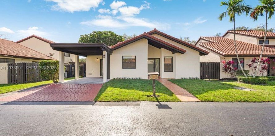 Дом в Майами, Флорида 3 спальни, 153.85м2 № 1992747