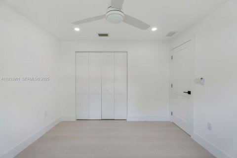 Снять в аренду виллу или дом в Майами, Флорида 3 спальни, 153.85м2, № 1992747 - фото 14