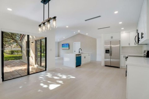 Снять в аренду виллу или дом в Майами, Флорида 3 спальни, 153.85м2, № 1992747 - фото 2