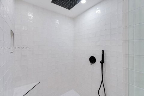 Снять в аренду виллу или дом в Майами, Флорида 3 спальни, 153.85м2, № 1992747 - фото 18