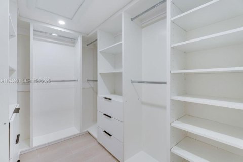 Снять в аренду виллу или дом в Майами, Флорида 3 спальни, 153.85м2, № 1992747 - фото 21