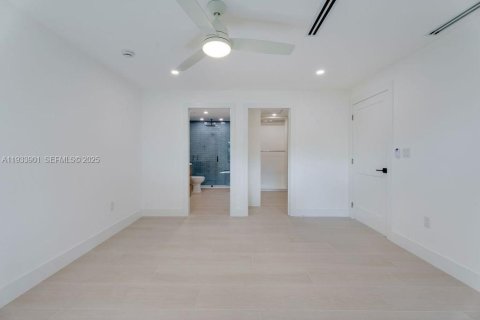 Снять в аренду виллу или дом в Майами, Флорида 3 спальни, 153.85м2, № 1992747 - фото 19