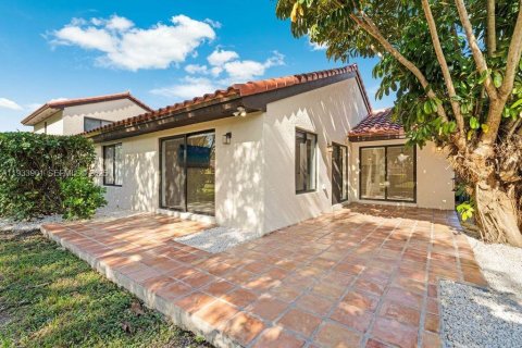 Снять в аренду виллу или дом в Майами, Флорида 3 спальни, 153.85м2, № 1992747 - фото 24