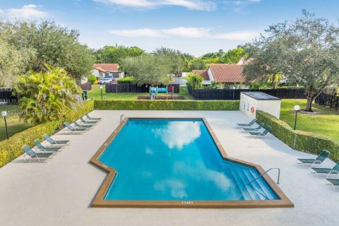 Снять в аренду виллу или дом в Майами, Флорида 3 спальни, 153.85м2, № 1992747 - фото 30