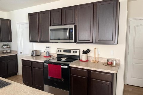 House in Davenport, Florida 5 bedrooms, 234.3 sq.m. № 1807538 - photo 10