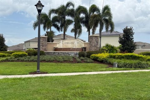 House in Davenport, Florida 5 bedrooms, 234.3 sq.m. № 1807538 - photo 1