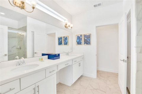 Casa en venta en Kissimmee, Florida, 10 dormitorios, 395.76 m2 № 2227713 - foto 18