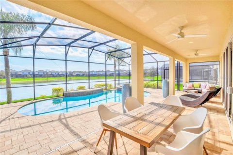 Casa en venta en Kissimmee, Florida, 10 dormitorios, 395.76 m2 № 2227713 - foto 2