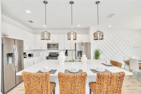 Casa en venta en Kissimmee, Florida, 10 dormitorios, 395.76 m2 № 2227713 - foto 7