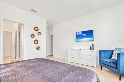 Casa en venta en Kissimmee, Florida, 10 dormitorios, 395.76 m2 № 2227713 - foto 17