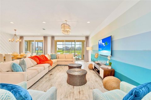 Casa en venta en Kissimmee, Florida, 10 dormitorios, 395.76 m2 № 2227713 - foto 10
