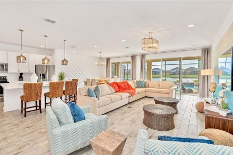 Casa en venta en Kissimmee, Florida, 10 dormitorios, 395.76 m2 № 2227713 - foto 5