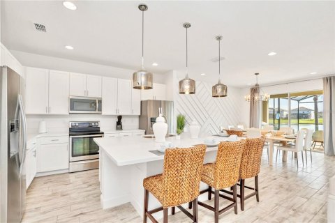 Casa en venta en Kissimmee, Florida, 10 dormitorios, 395.76 m2 № 2227713 - foto 6