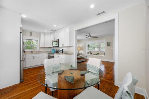 House in Saint Petersburg, Florida 2 bedrooms, 82.31 sq.m. № 1903269 - photo 16