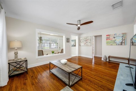 House in Saint Petersburg, Florida 2 bedrooms, 82.31 sq.m. № 1903269 - photo 13