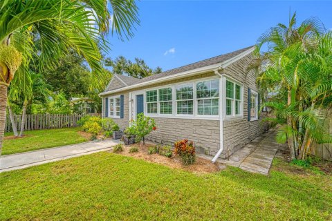 House in Saint Petersburg, Florida 2 bedrooms, 82.31 sq.m. № 1903269 - photo 4