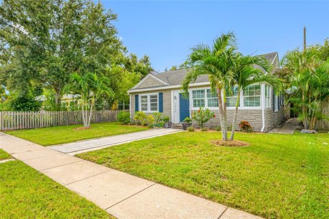 House in Saint Petersburg, Florida 2 bedrooms, 82.31 sq.m. № 1903269 - photo 3