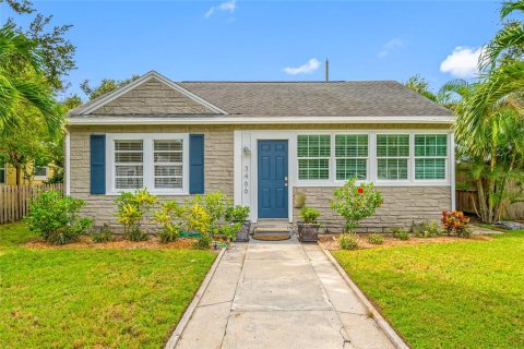 House in Saint Petersburg, Florida 2 bedrooms, 82.31 sq.m. № 1903269 - photo 1
