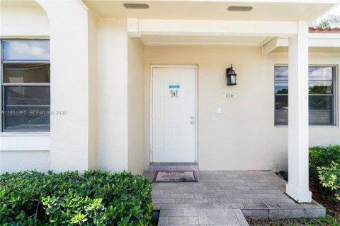 Снять в аренду виллу или дом в Хайалиа, Флорида 2 спальни, 86.58м2, № 2005997 - фото 2