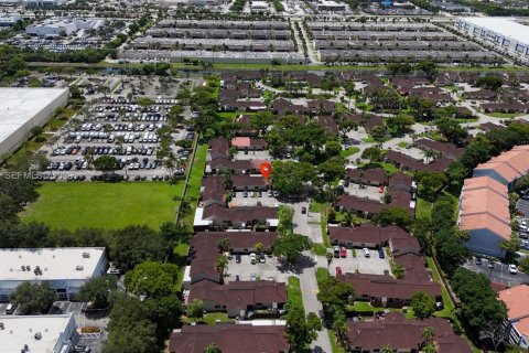 Снять в аренду виллу или дом в Хайалиа, Флорида 2 спальни, 86.58м2, № 2005997 - фото 25