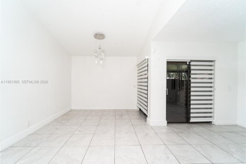 Снять в аренду виллу или дом в Хайалиа, Флорида 2 спальни, 86.58м2, № 2005997 - фото 3