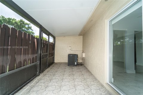 Снять в аренду виллу или дом в Хайалиа, Флорида 2 спальни, 86.58м2, № 2005997 - фото 16