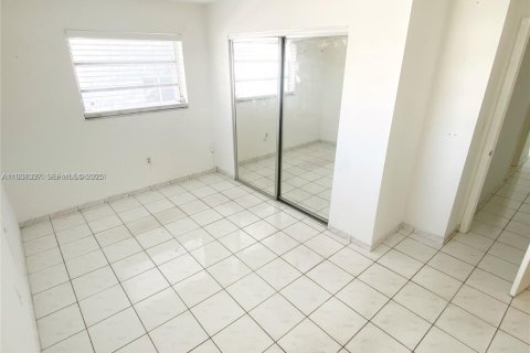 Снять в аренду кондоминиум в Майами, Флорида 2 спальни, 71.53м2, № 1989982 - фото 8