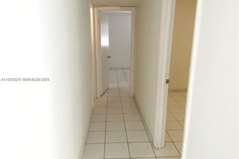 Снять в аренду кондоминиум в Майами, Флорида 2 спальни, 71.53м2, № 1989982 - фото 7