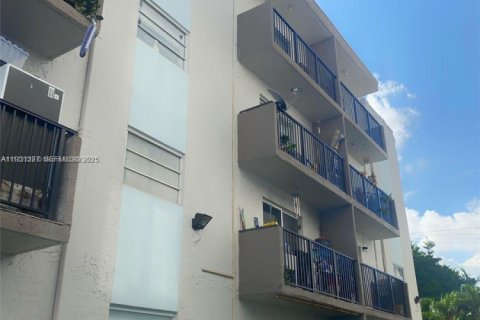 Снять в аренду кондоминиум в Майами, Флорида 2 спальни, 71.53м2, № 1989982 - фото 10