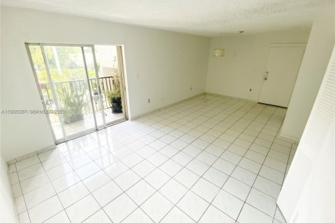 Снять в аренду кондоминиум в Майами, Флорида 2 спальни, 71.53м2, № 1989982 - фото 4