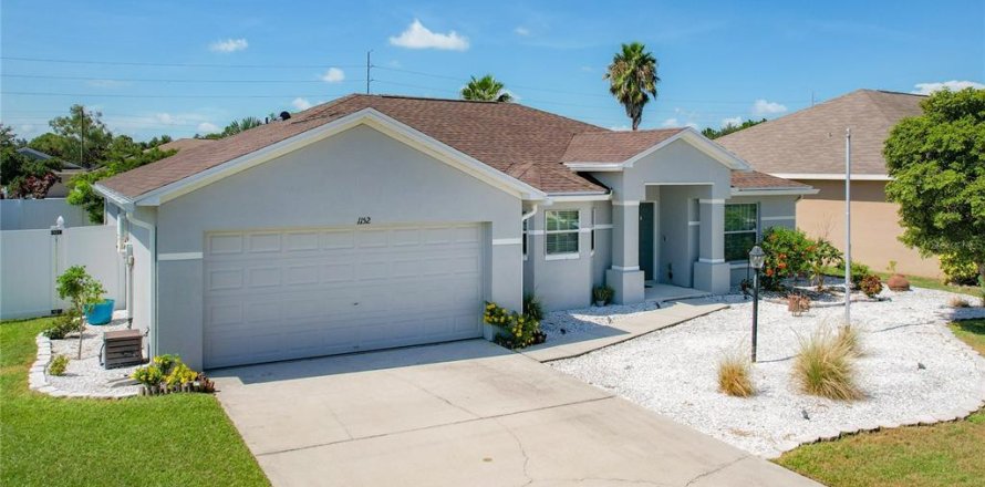 House in Winter Haven, Florida 3 bedrooms, 147.25 sq.m. № 1876813