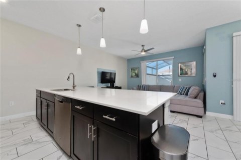 Touwnhouse à vendre à Davenport, Floride: 4 chambres, 176.7 m2 № 2134928 - photo 5