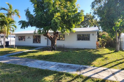 Villa ou maison à louer à Miami, Floride: 3 chambres, 196.67 m2 № 2028373 - photo 3