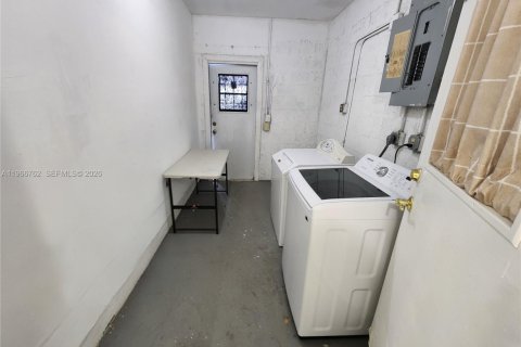 Villa ou maison à louer à Miami, Floride: 3 chambres, 196.67 m2 № 2028373 - photo 8