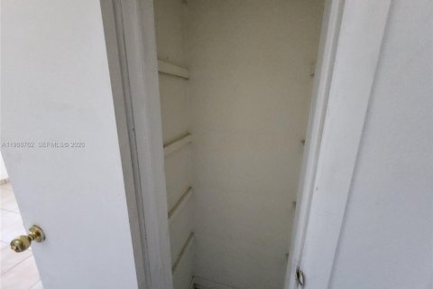 Villa ou maison à louer à Miami, Floride: 3 chambres, 196.67 m2 № 2028373 - photo 14